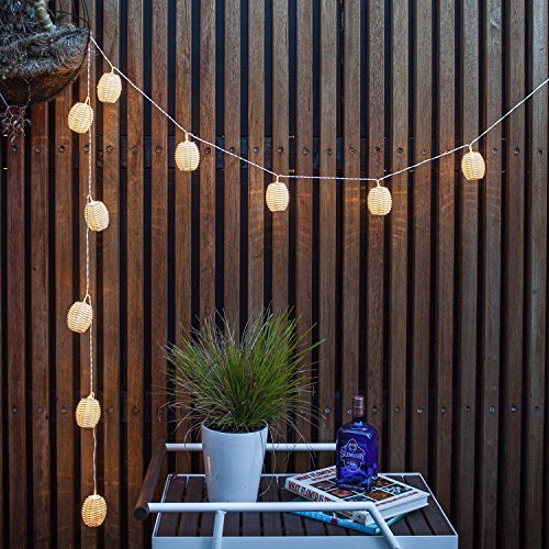 Catena di Luci per Esterni ad Energia Solare con 10 LED Bianco Caldo e Lanterne di Vimini di Lights4fun - 3